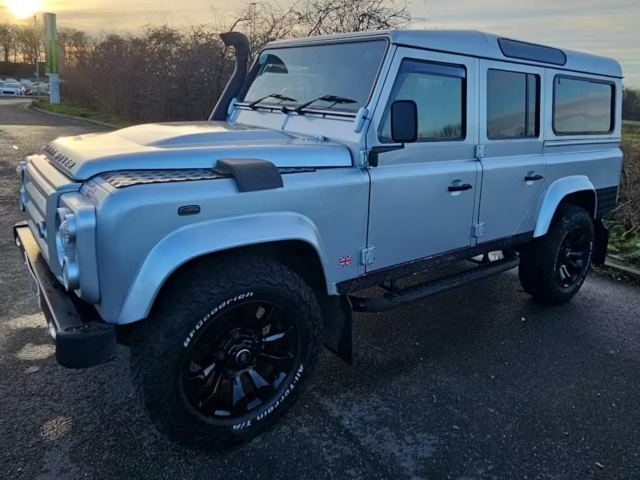 2007 (57) Land Rover Defender 110 2.4 TDCi XS Station Wagon 5dr Diesel Manual 4WD MWB Euro 4 (122 bhp)